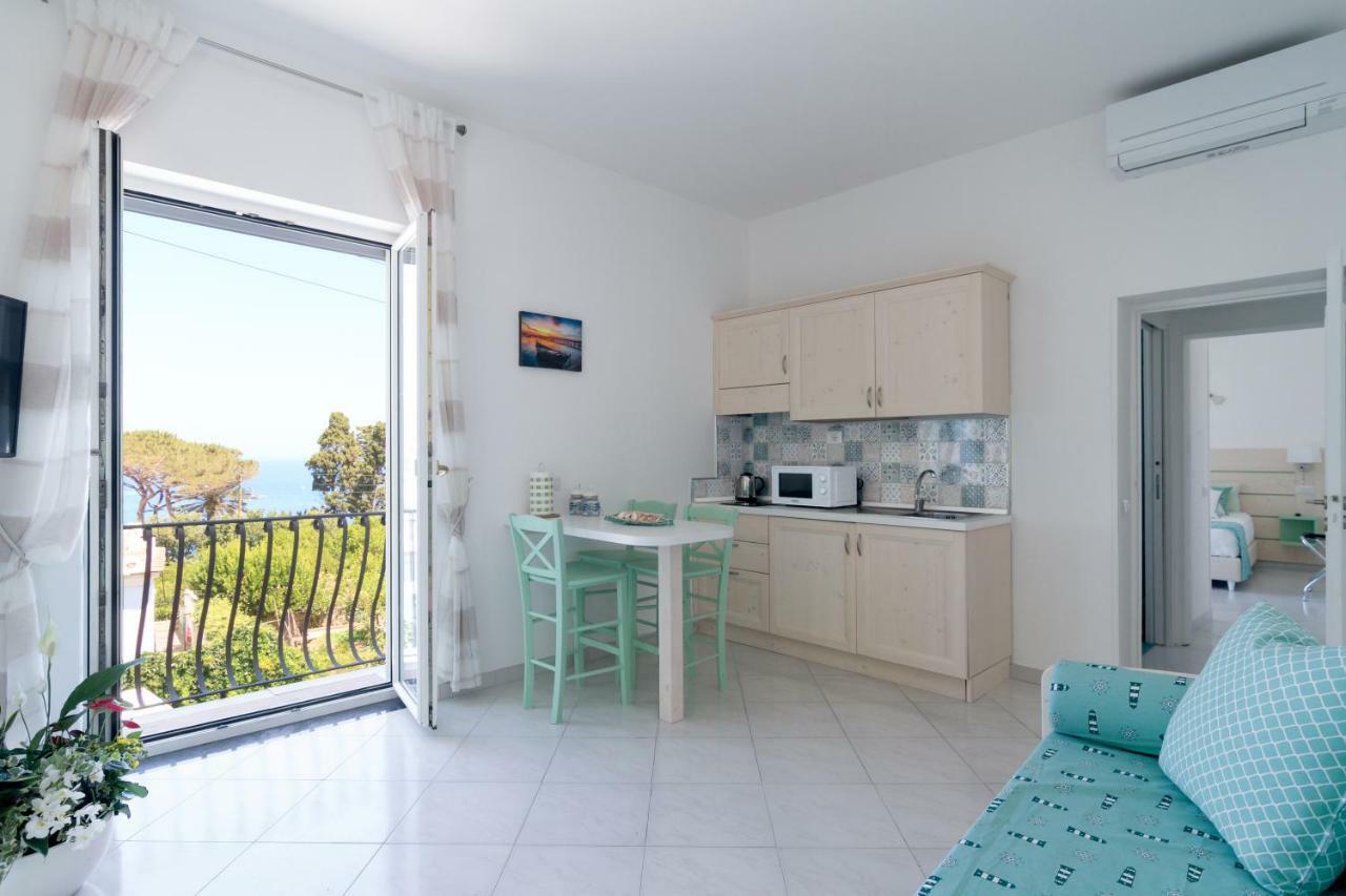 Aquamarine Relaxing Capri Suites Exterior photo